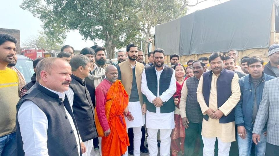 SP MP Aditya Yadav prayed after reaching Ashoka tourist spot