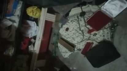 miscreants looted house by taking hostages and stole goods worth 10 lakhs In Sitapur