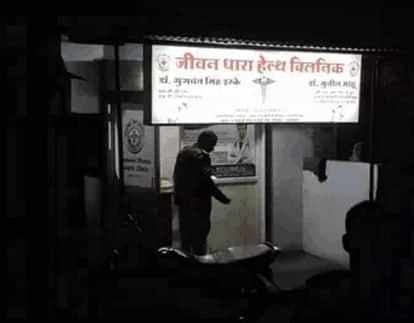 Indore: इंदौर में एक डॉक्टर की गोली मारकर हत्या, मरीज बनकर आए थे बदमाश Indore: A doctor was shot dead in Indore, the miscreants had come posing as patients