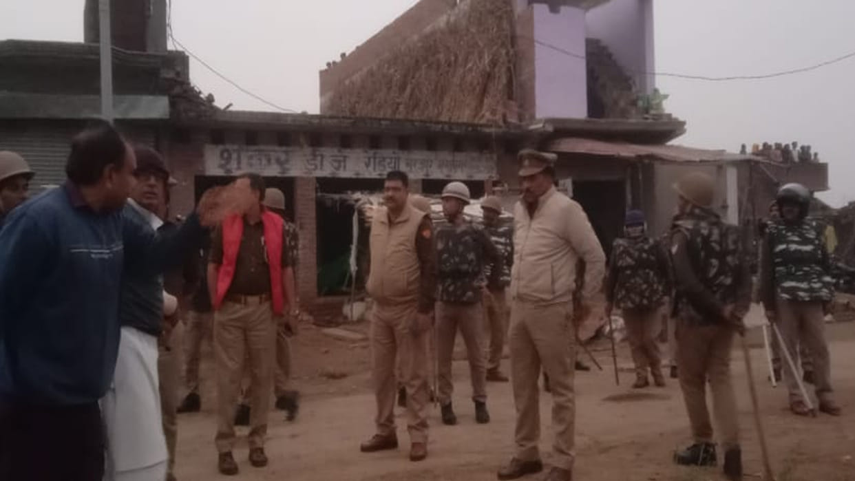 Kanpur Dehat: Police attacked when they reached to resolve a land dispute