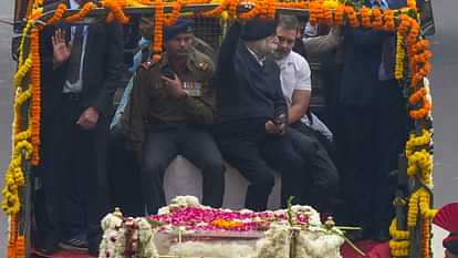 Manmohan Singh last rights at nigamboth ghat delhi funeral photos news in hindi