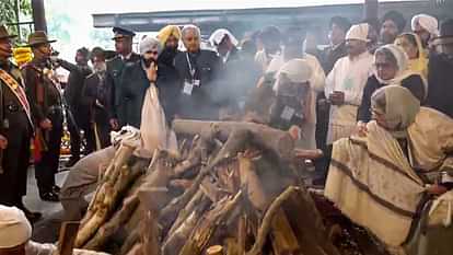 Manmohan Singh last rights at nigamboth ghat delhi funeral photos news in hindi