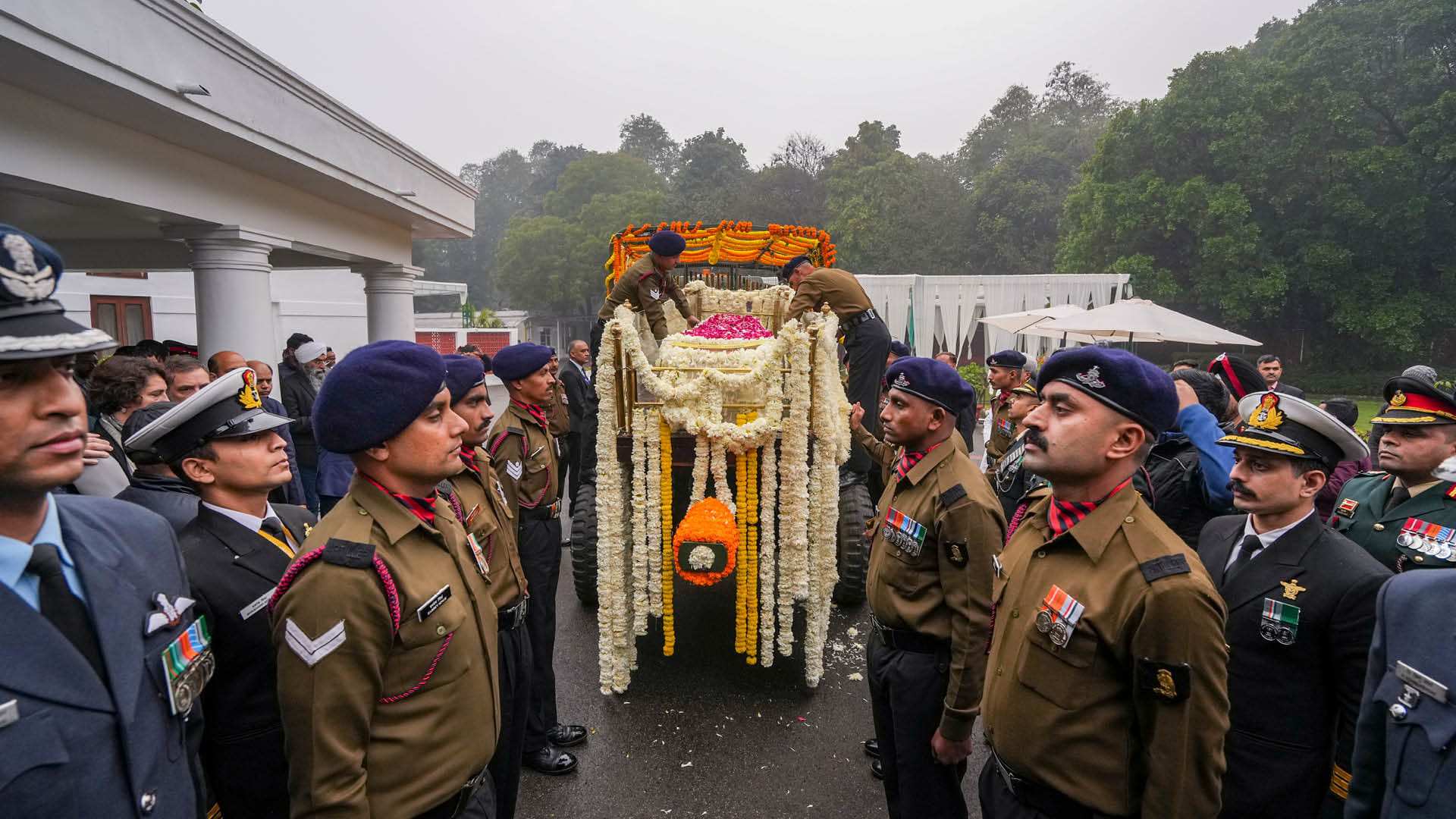 Manmohan Singh's final journey begins from AICC headquarters