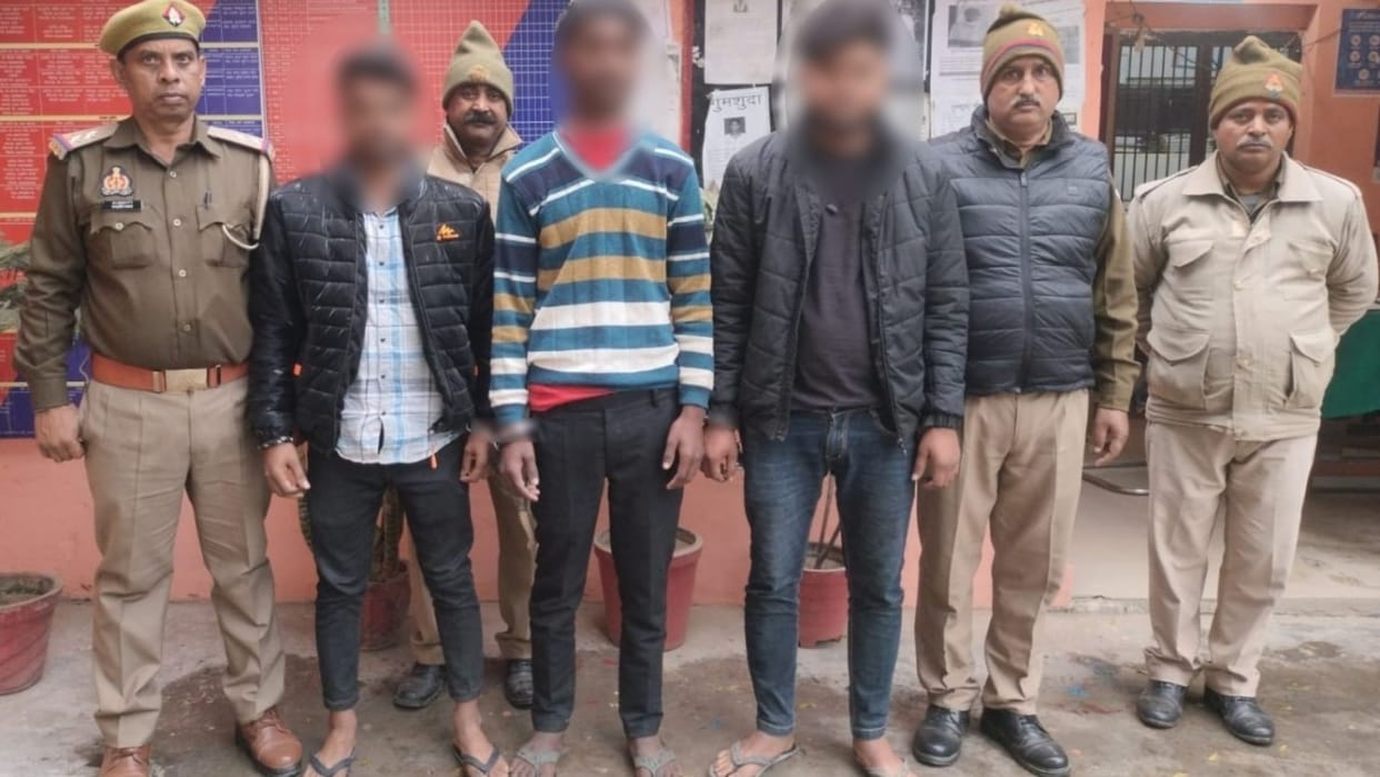 Mobile theft gang busted three accused arrested with stolen mobiles
