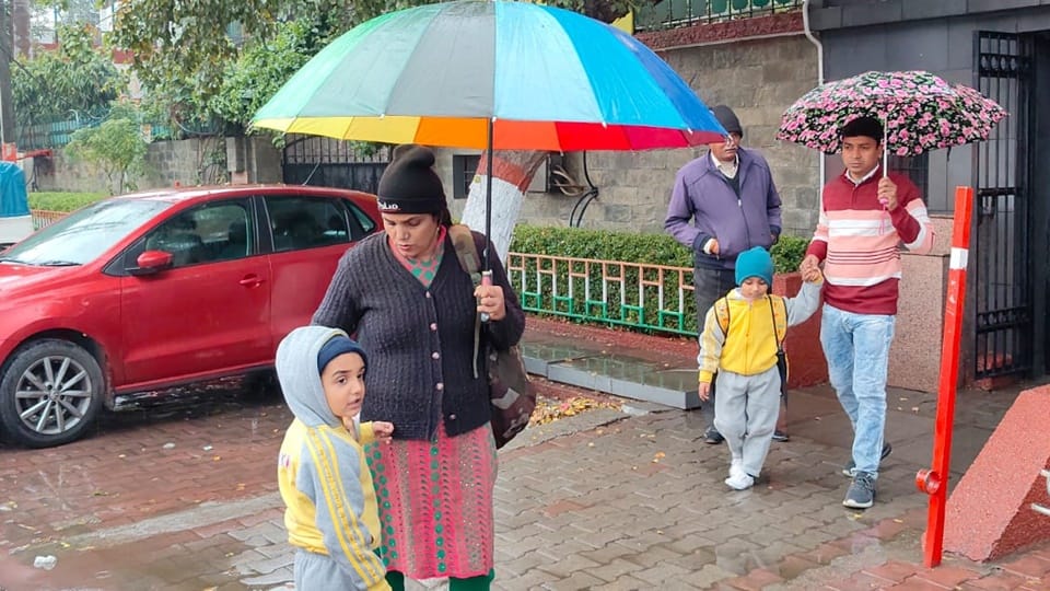 Heavy rains in Moradabad: Cold winds from mountains increased cold, life affected due falling mercury