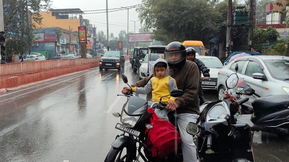 Heavy rains in Moradabad: Cold winds from mountains increased cold, life affected due falling mercury