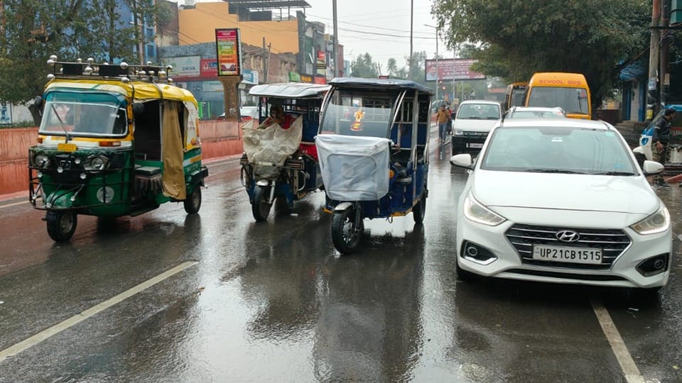 Heavy rains in Moradabad: Cold winds from mountains increased cold, life affected due falling mercury