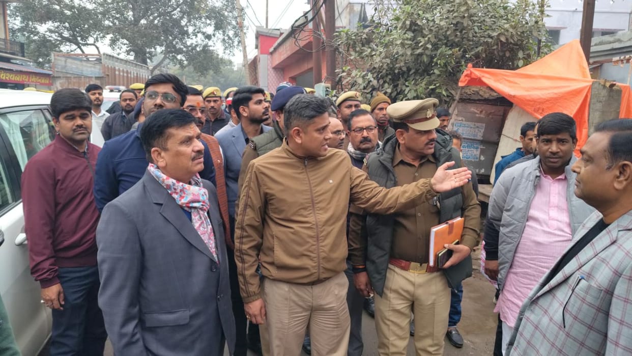 DM inspects preparations for Maha Kumbh gives instructions in meeting