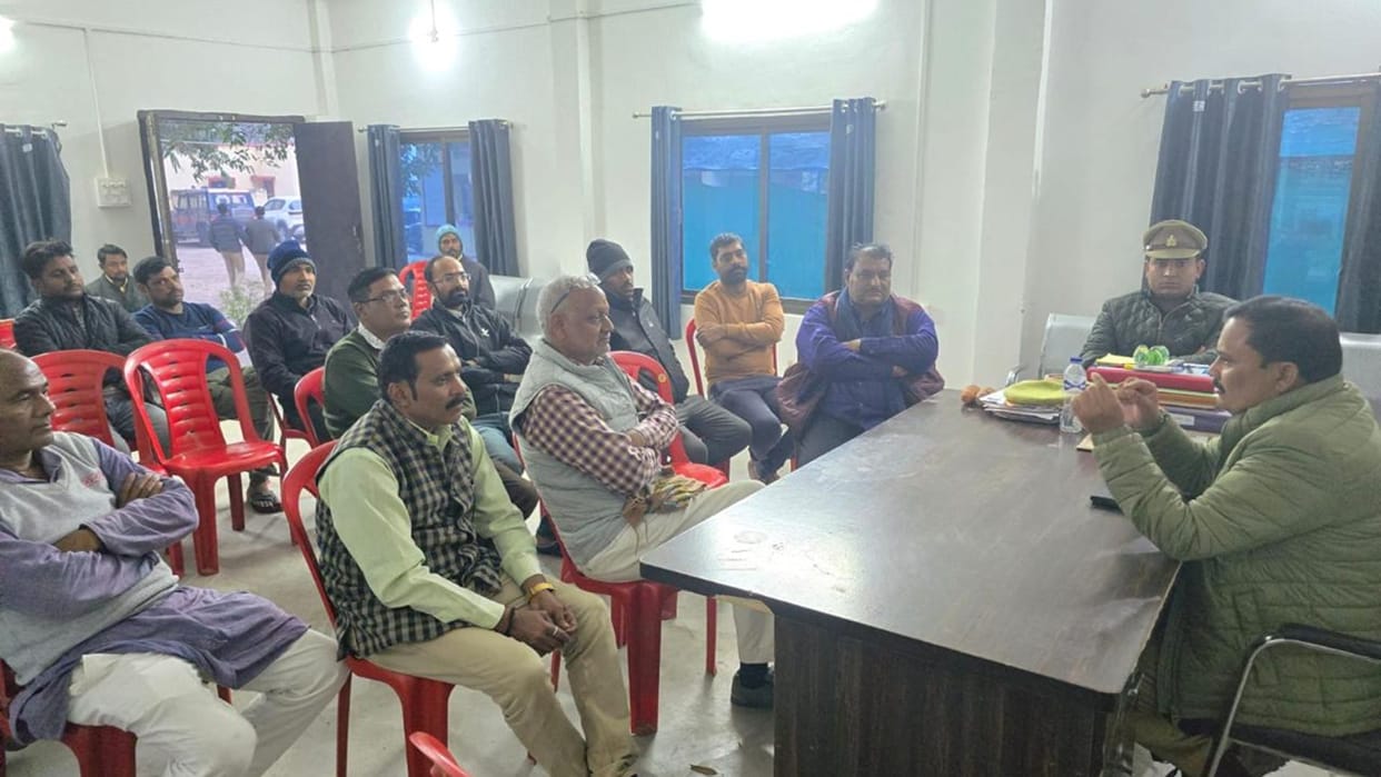 Police officer held a meeting with traders regarding security appealed to be vigilant by installing cameras o
