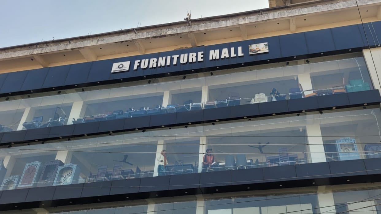 Purnea News: Administration takes tough stand on furniture mall, building sealed for second time
