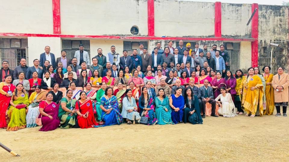 Friends in Lucknow shared songs of their childhood days Memories of 25 years ago were refreshed with ghazals