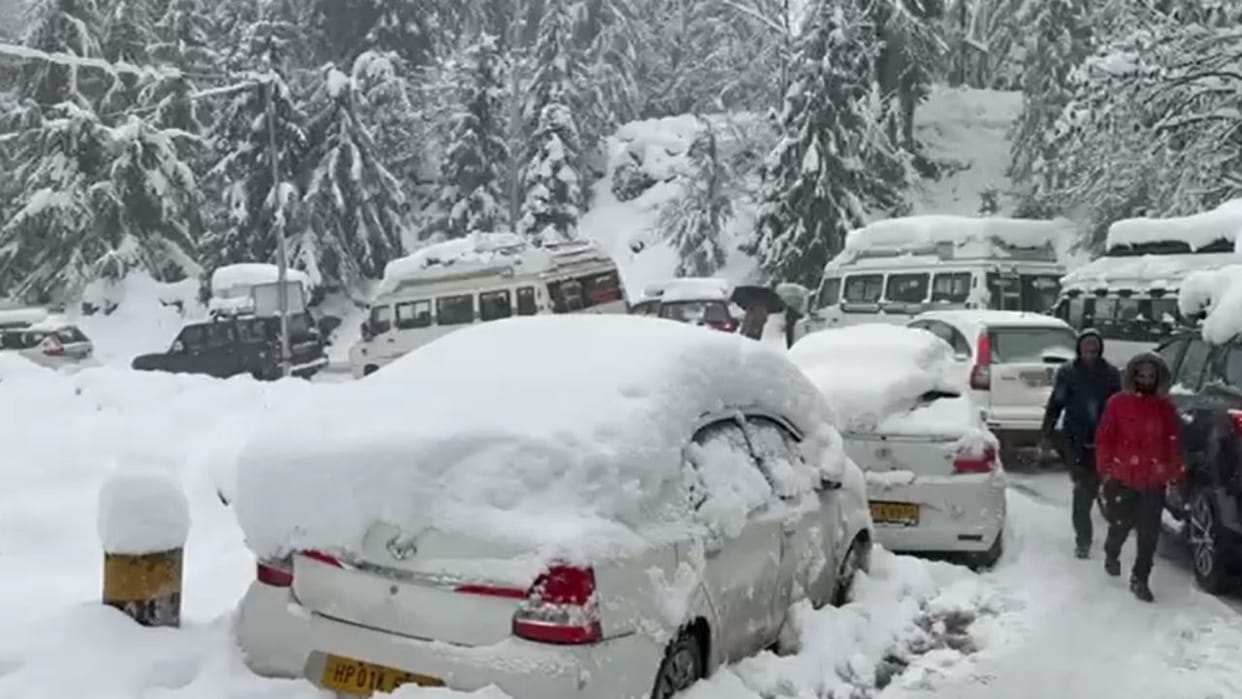 Himachal Weather: Yellow-orange alert for heavy rain and snowfall for two days in eight districts, know the fo