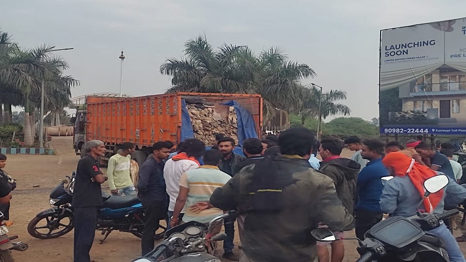 ट्रक को पुलिस ने किया जब्त