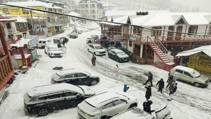 Uttarakhand: Light rain and snowfall expected in mountainous areas today, 31 roads remain closed in the state