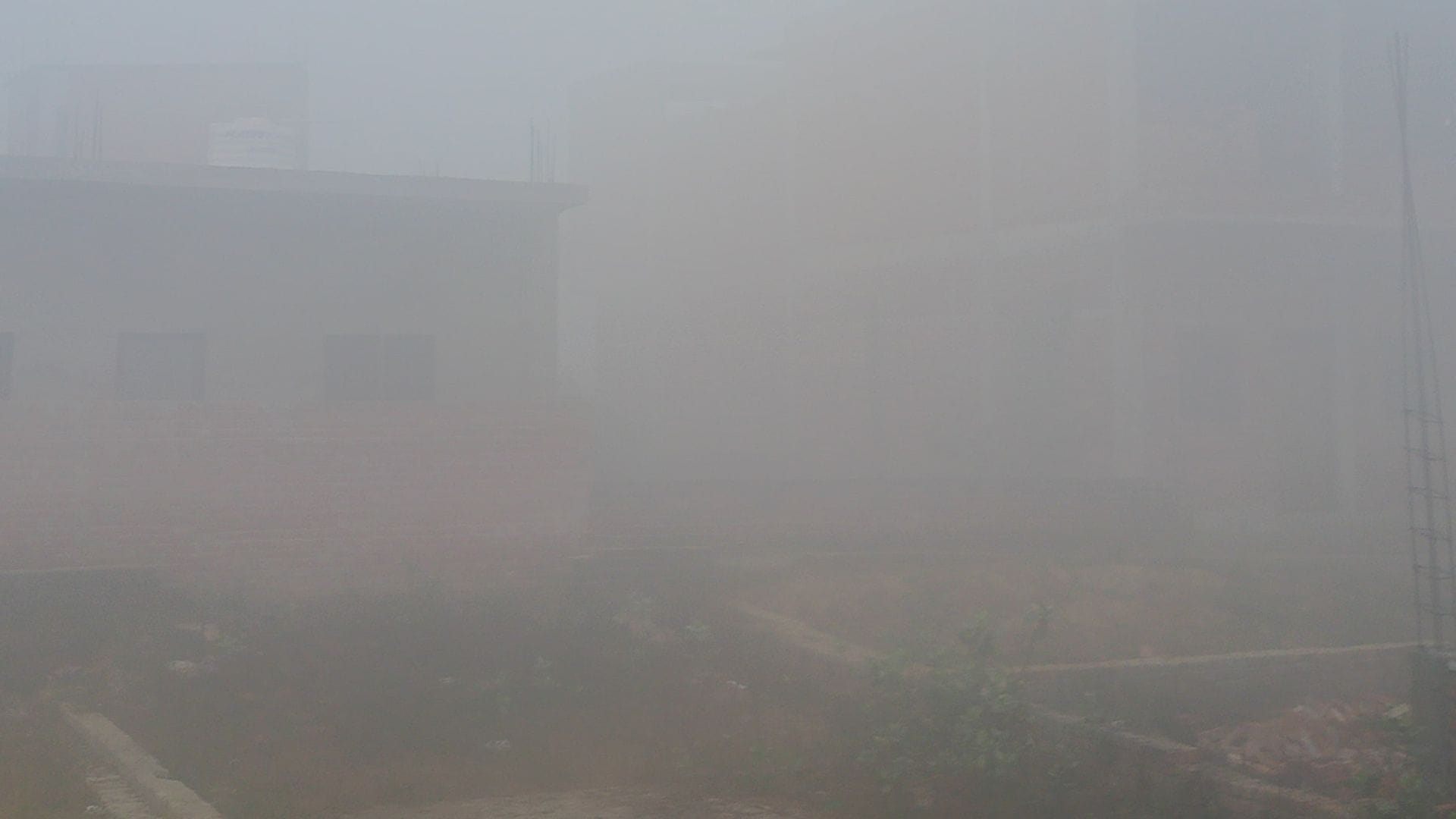 New Year Orange alert issued for fog in Azamgarh minimum temperature drops to 3 degrees icy winds