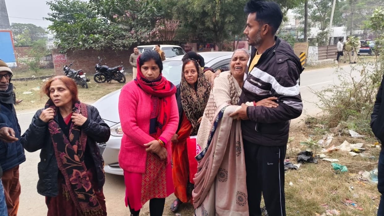Amethi: family wants to file the case against sipahi in woman murder case.