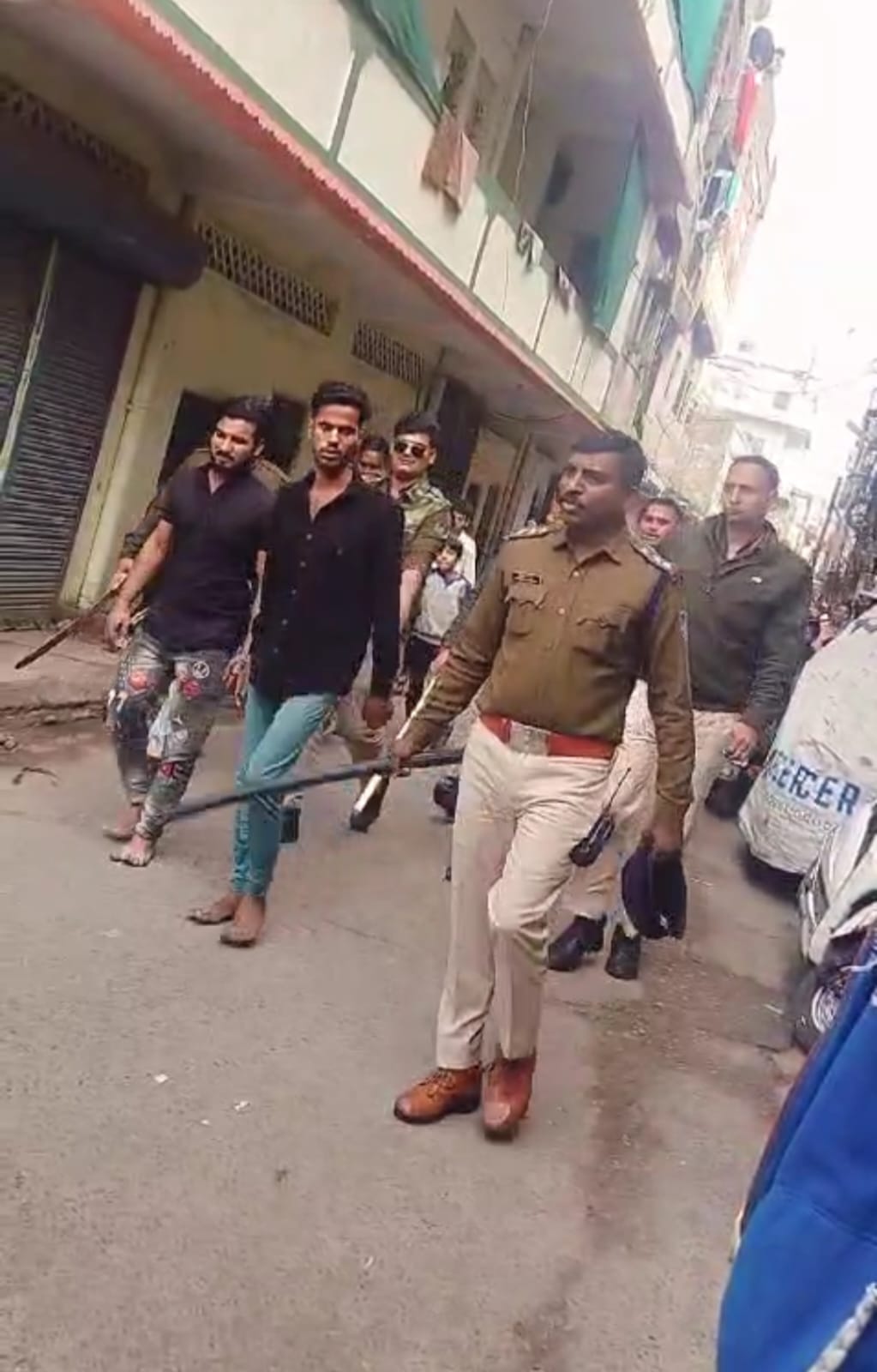 Bhopal: Police arrested two miscreants who surrounded two friends and opened fire in Bhopal, took out a proces