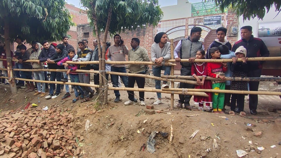 Sambhal News Chandausi Stepwell Structures Made of Stones Found Three Storeyed Building Survey