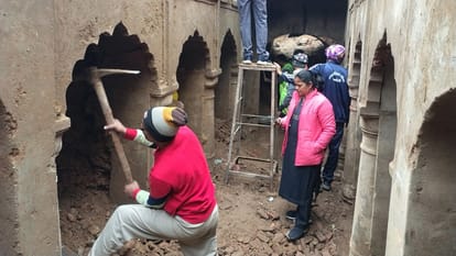Sambhal News Chandausi Stepwell More than 15 feet of digging was done in search of a well in Sambhal