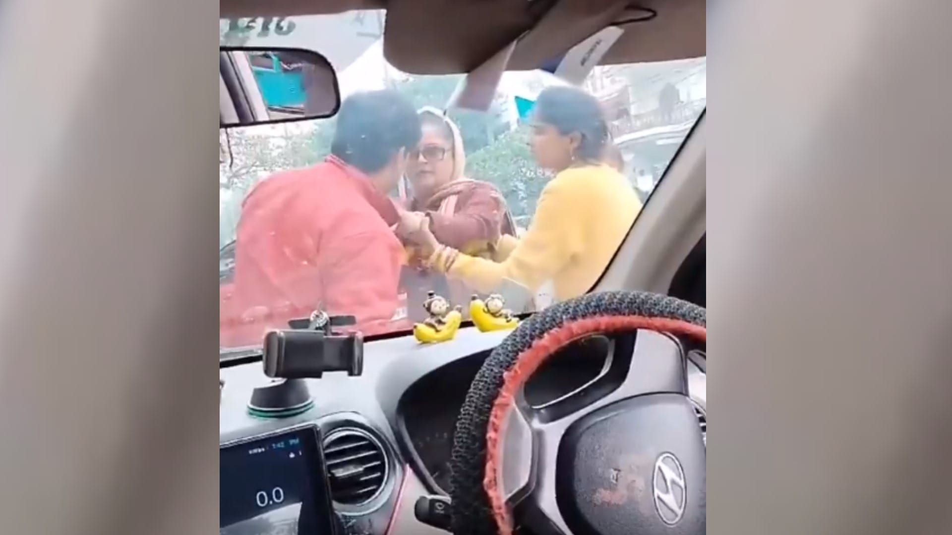 A woman beats cab driver after her scooty hits a cab.