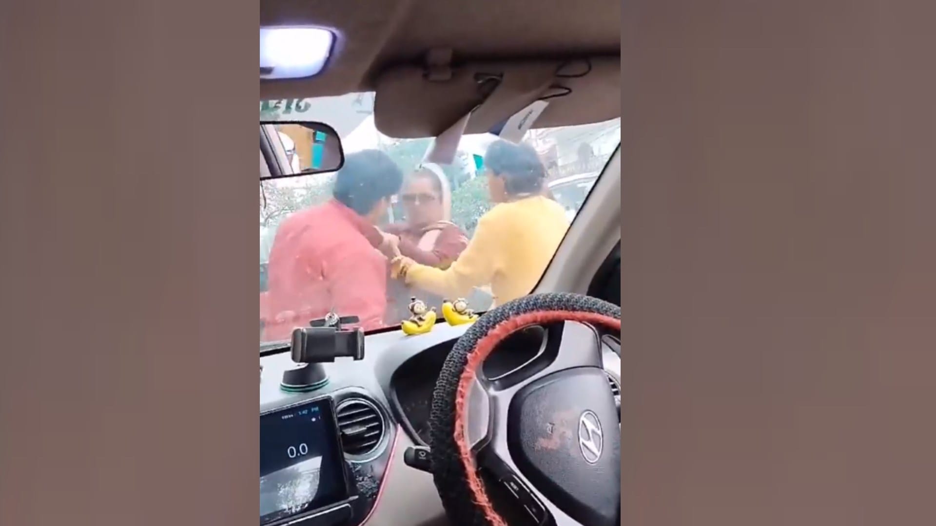 A woman beats cab driver after her scooty hits a cab.