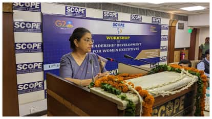 Indigo Crisis CCI Chief Ravneet Kaur in Probe initiating in the Flight Cancel issue