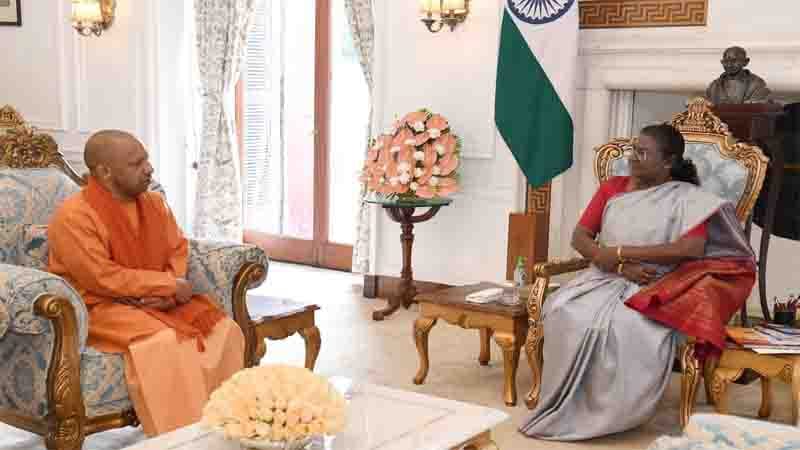 UP: CM Yogi met the President and Vice President, invited to attend Mahakumbh
