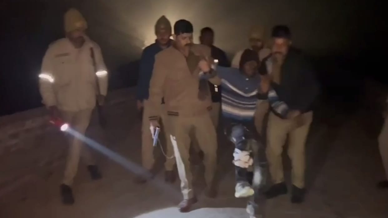 Rape accused arrested after encounter in Shravasti.