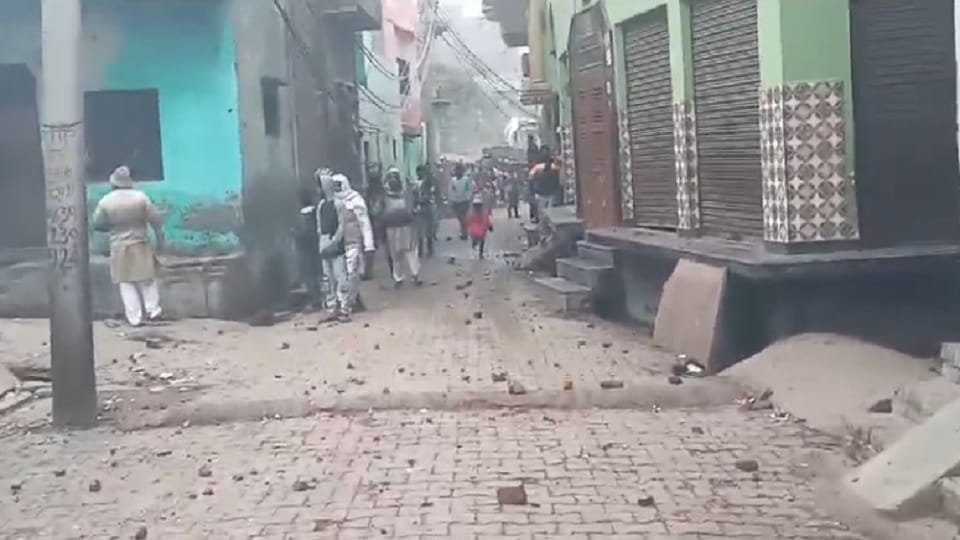 Youths clashed over patties, stone pelting heavy