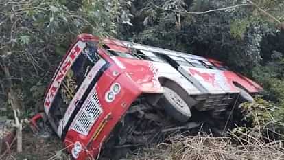 Himachal News A private bus from Punjab fell into a ditch in Chintpurni Una