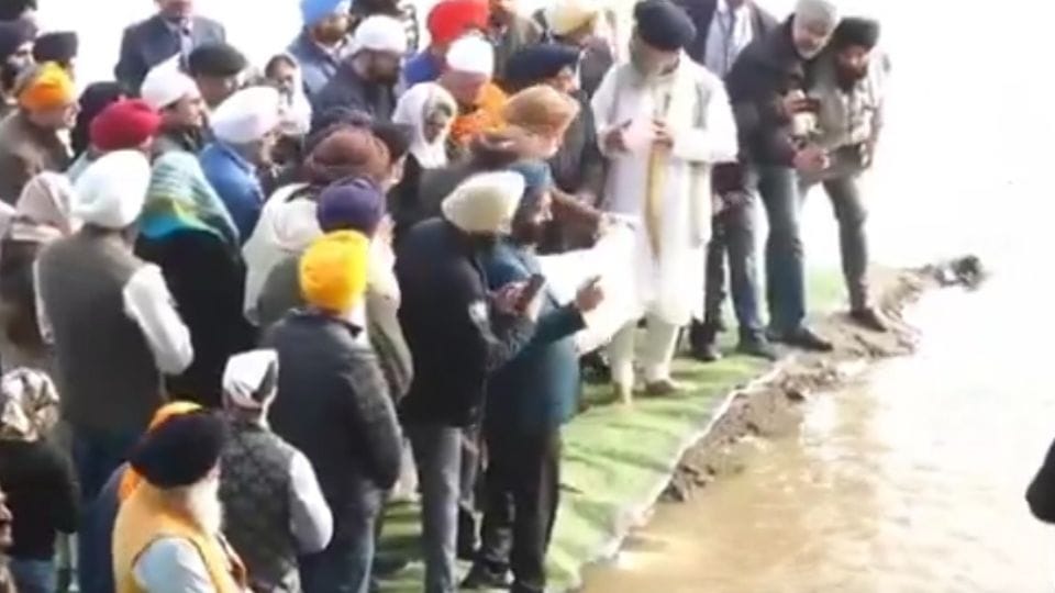 Ashes of former Prime Minister Manmohan Singh immersed in Yamuna