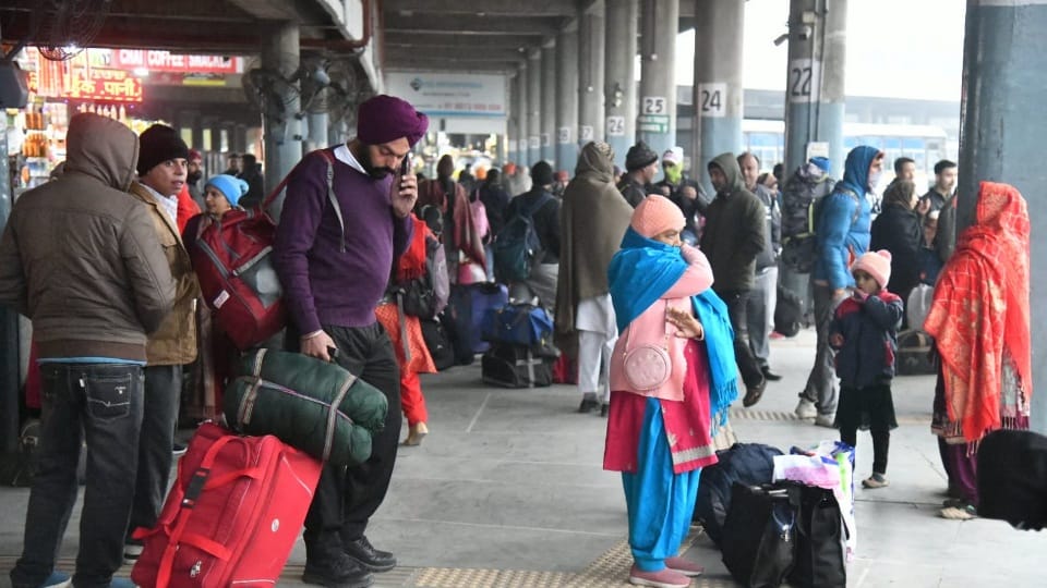 Photos gallery Effect of Punjab Bandh Passengers trouble patients did not reach OPD of PGI Chandigarh