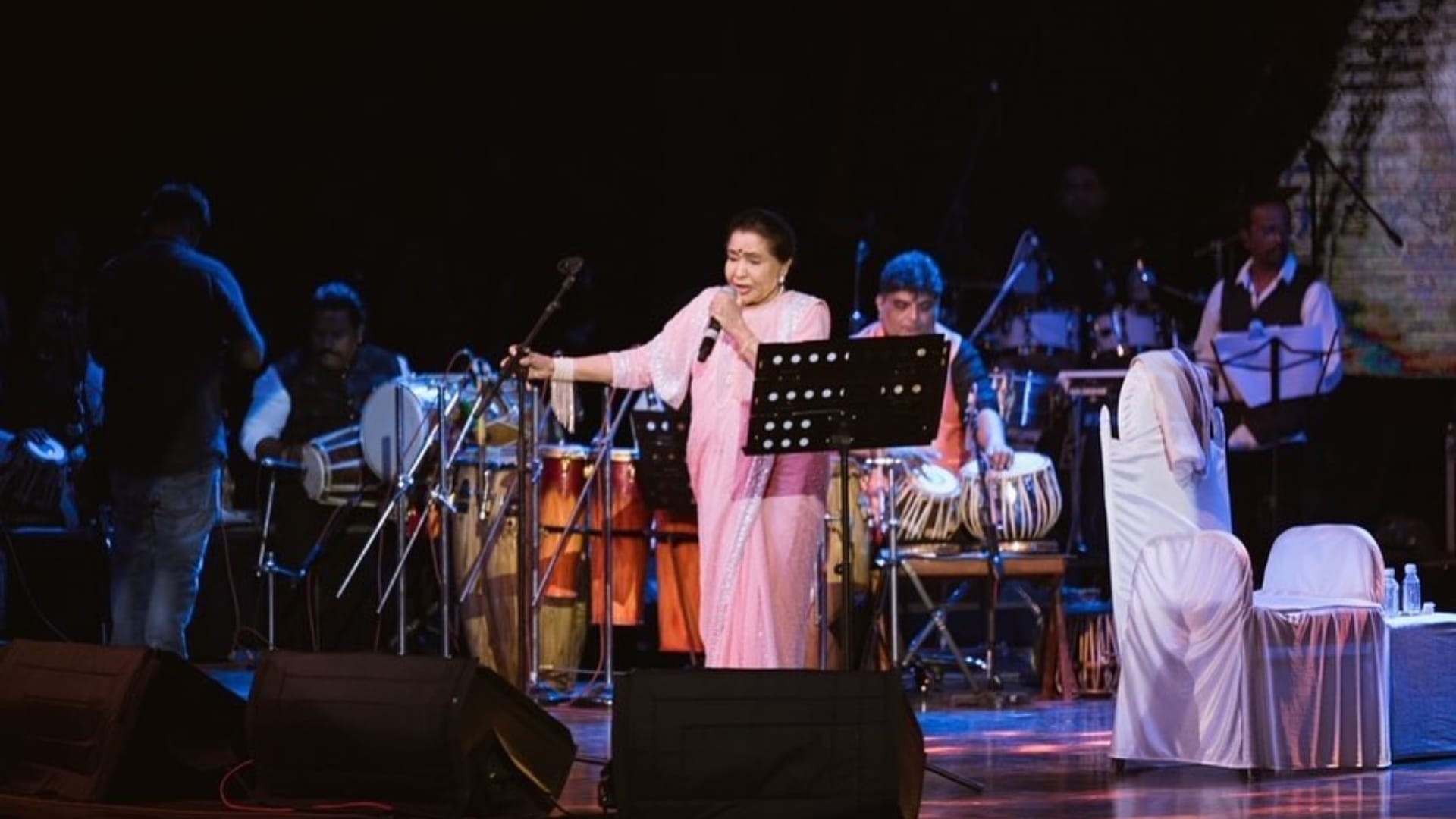 Asha Bhosle Dance Sing On Karan Aujla Tauba Tauba vicky kaushal Wows Fans Reaction says Legend For A Reason