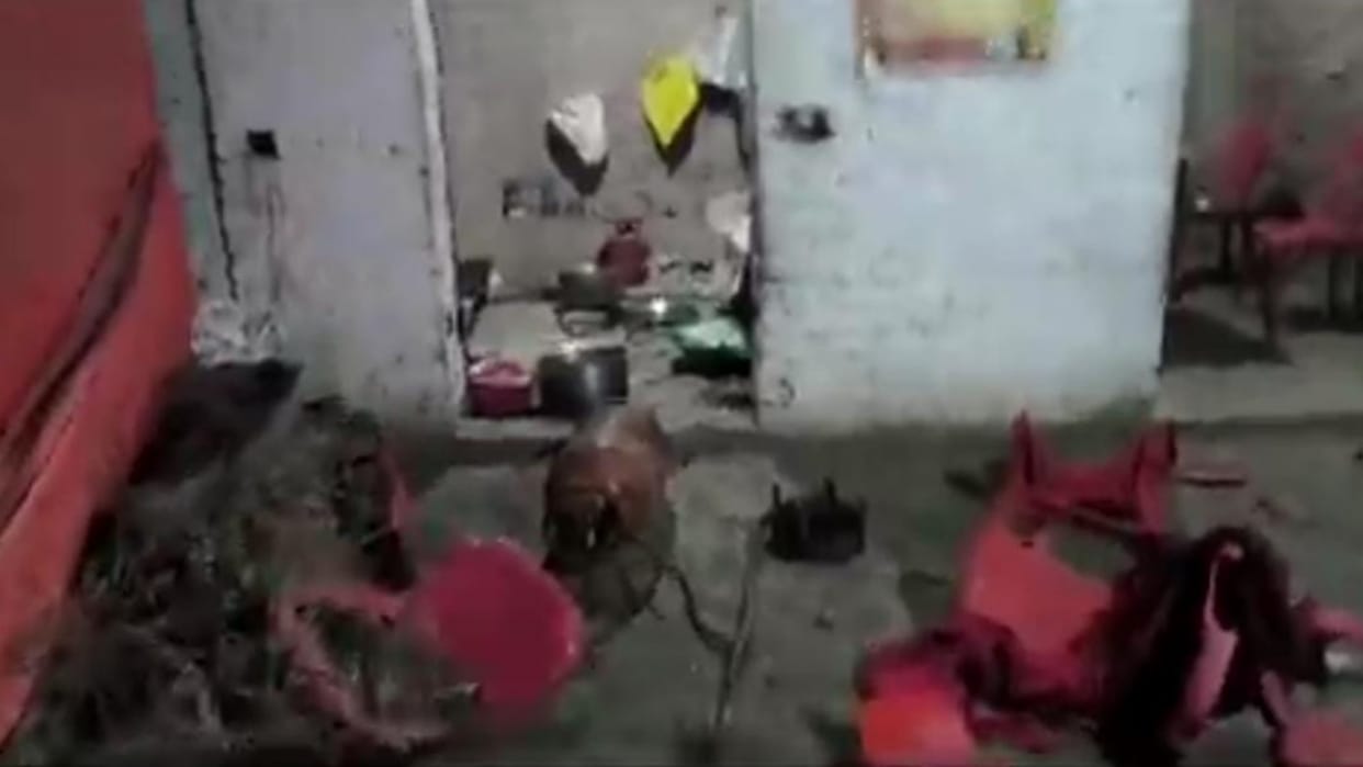Goons made ruckus in a dhaba in jamo thana in Amethi.
