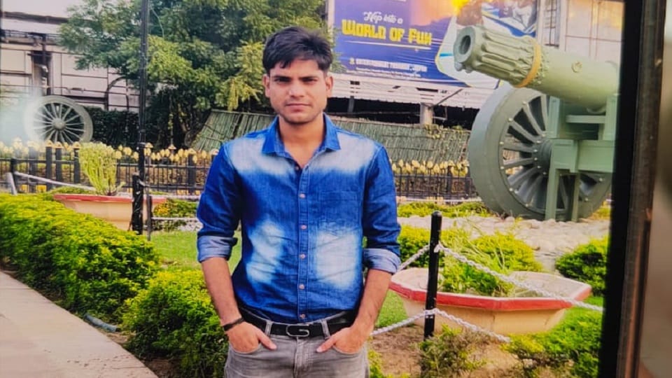 Bike collides with railing MBBS student dies partner injured in jhansi