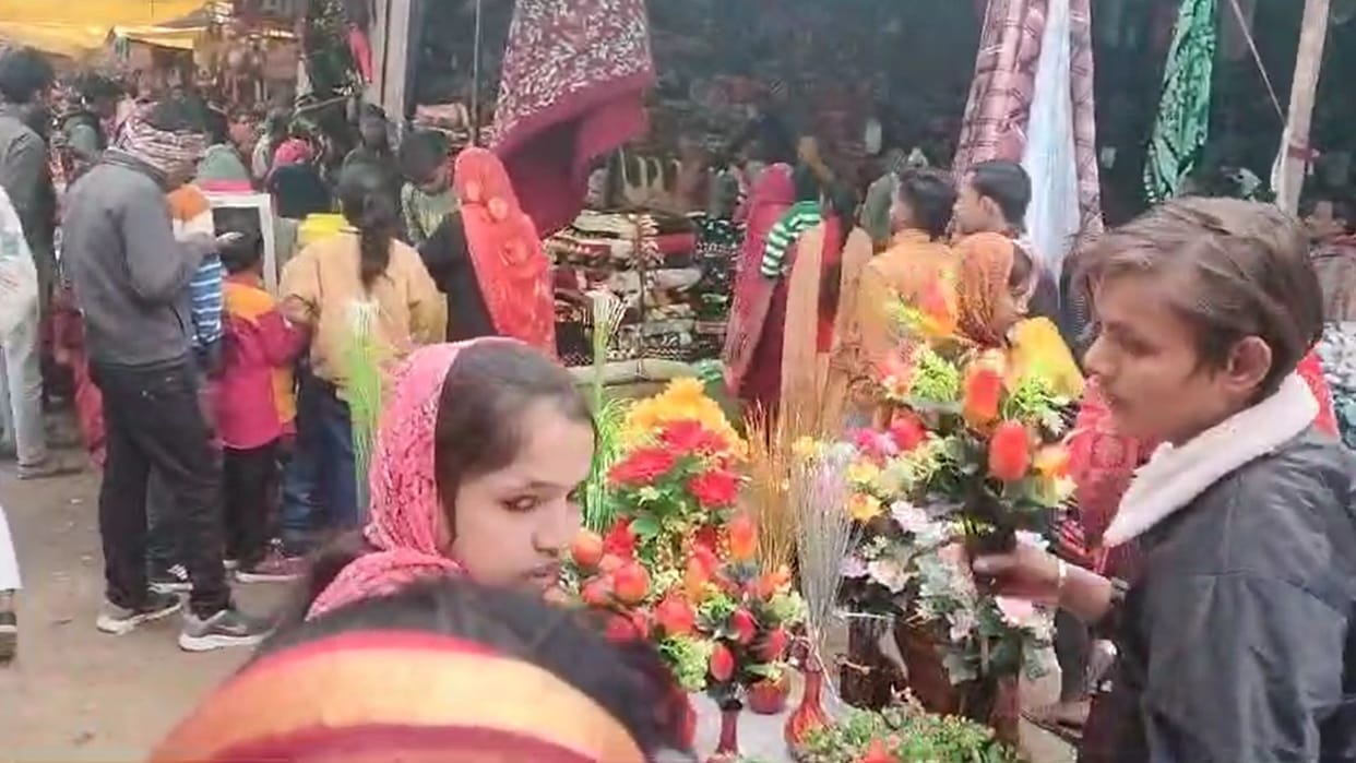 Despite the fog a huge crowd gathered at the Dhanush Yagna fair