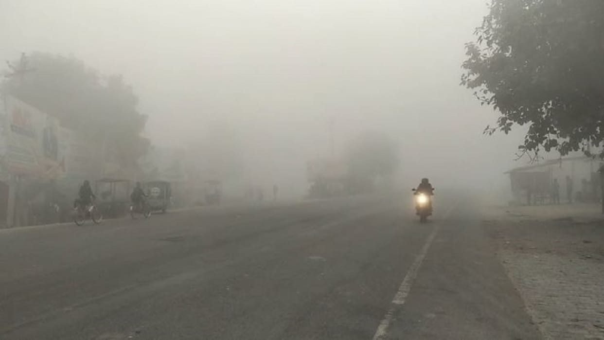 Clouds and fog prevailed people shivered in the cold wave in Bareilly