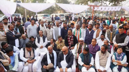 In Gorakhpur, State government should provide financial assistance and job of 1 crore to Prabhat's family