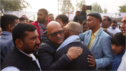 In Gorakhpur, State government should provide financial assistance and job of 1 crore to Prabhat's family