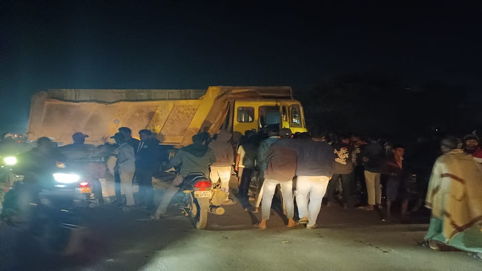 हाइवा ने युवक को मारी टक्कर