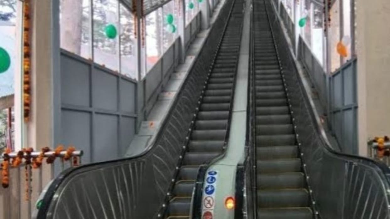 Year Ender 2024 shimla city got the gift of escalators and footpaths flyovers were not built