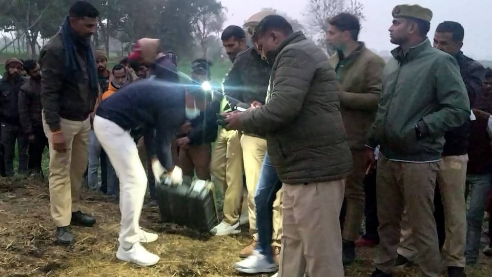 Student shot himself After killing his girlfriend in Kannauj SEE Photos