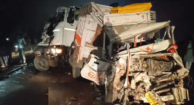 Kanpur accident Pickup,dumper and DCM collided while overtaking car overturned five km long jam woman died
