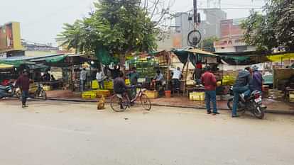 No green curtain installed on meat shops in Varanasi Municipal Corporation