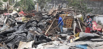 Illigal huts will be removed from 17 places in Lucknow.