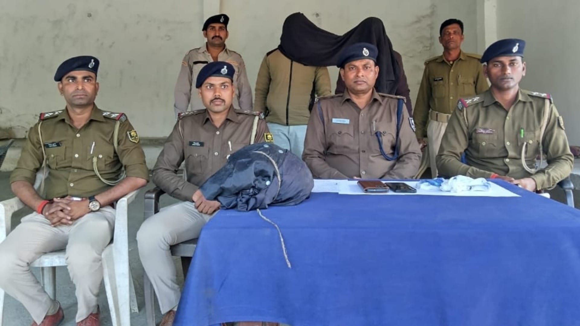पुलिस की गिरफ्त में आरोपी