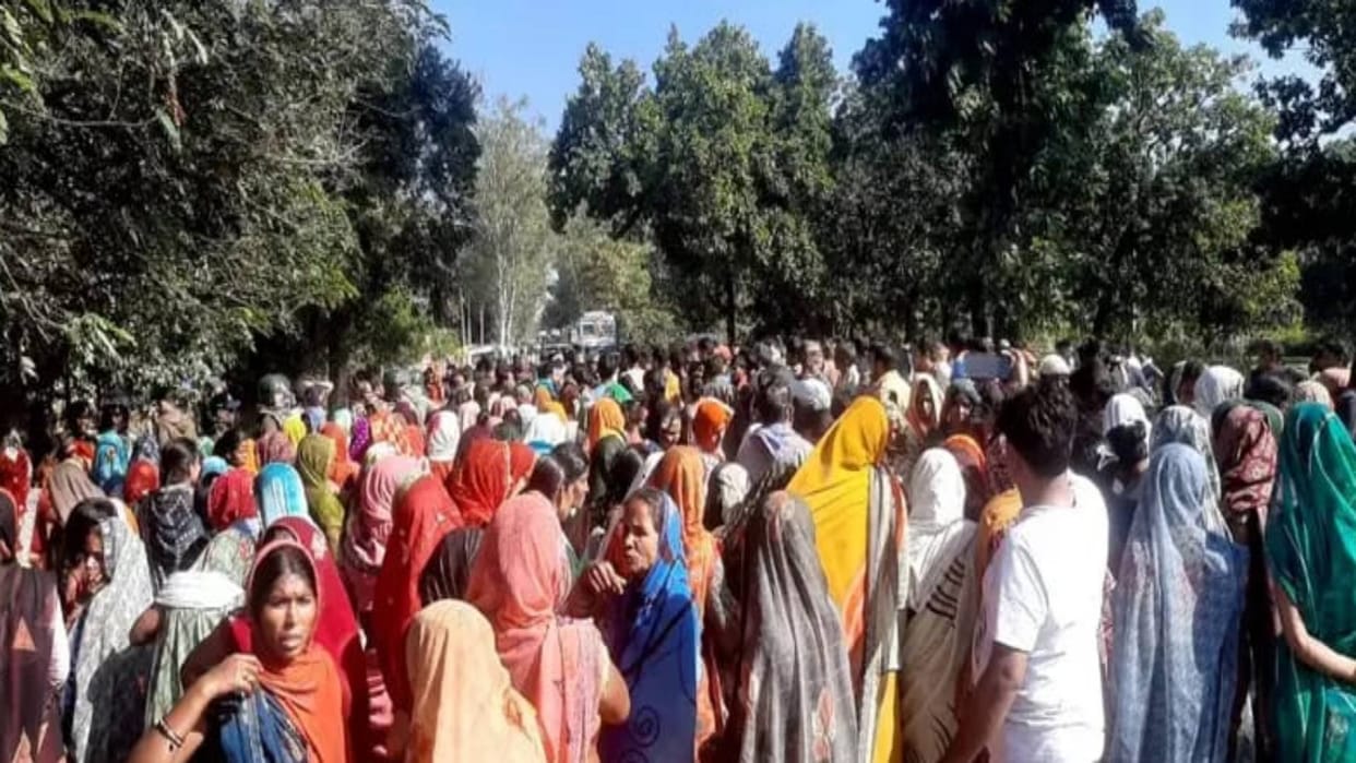 Umaria News Young man killed by stabbing angry family members blocked National Highway-43