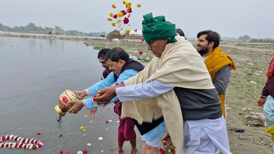 Ashes of former Haryana Chief Minister Omprakash Chautala immersed in Yamuna