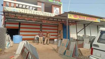 पंचायत सचिव के ठिकानों पर छापामारी।