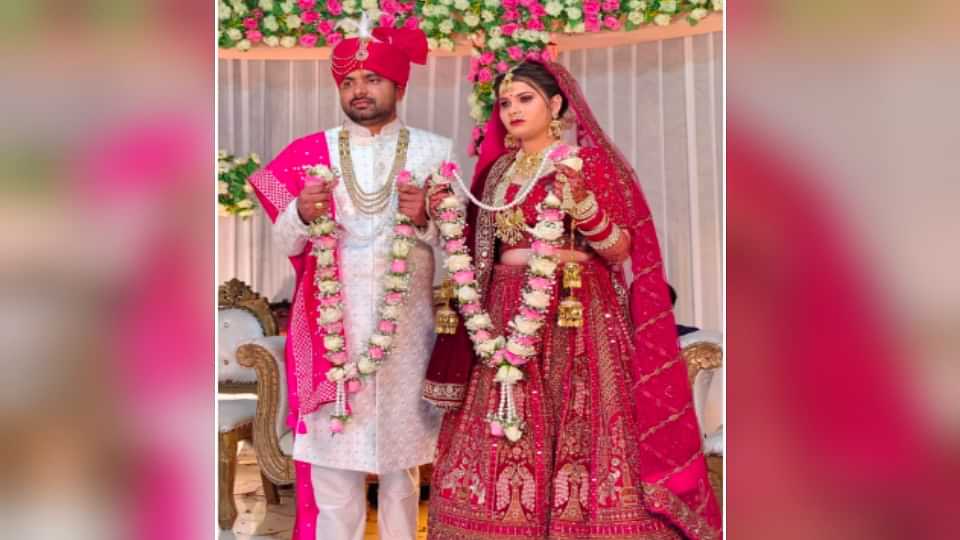 UP PCS officer sets example, returned dowry in wedding, took only one rupee and a coconut for shagun